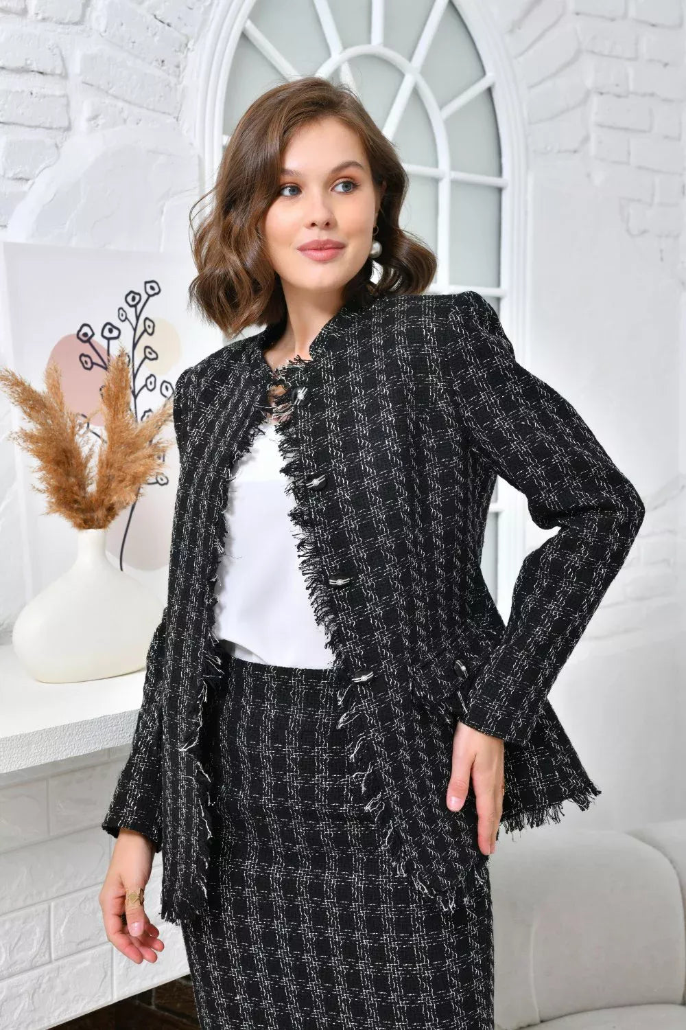 Asymmetric Collar Suit Black-White 