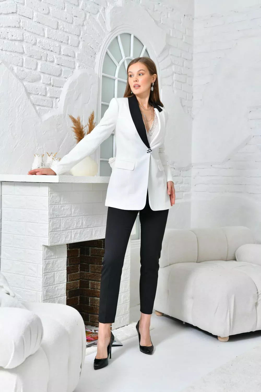 Asymmetric Collar Suit White-Black 